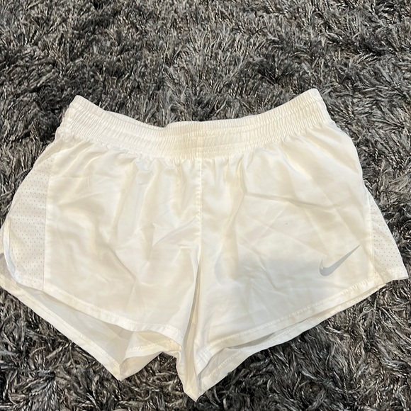 Women’s Nike shorts - Picture 1 of 5
